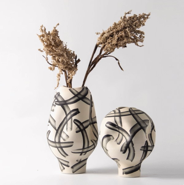 Modern Chinese Hand Painted Lines Ceramic Vase